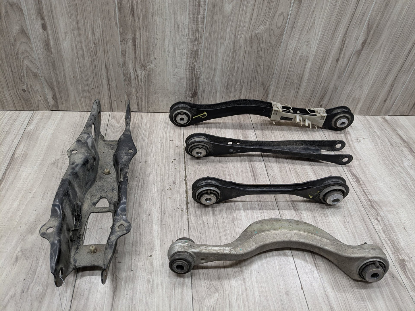 2019 - 2026 BMW X5 G05 Rear Left Driver Control Arms SET 6878018 N63B44M3