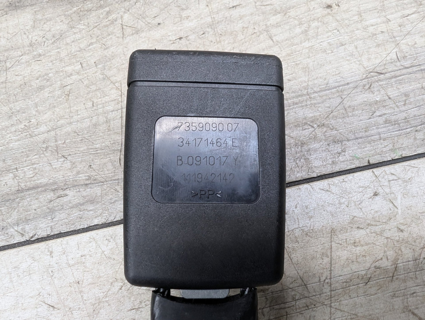 OEM BMW F90 G11 G12 G30 530 540 M550 750 M5 Front Left or Right Seatbelt Buckle
