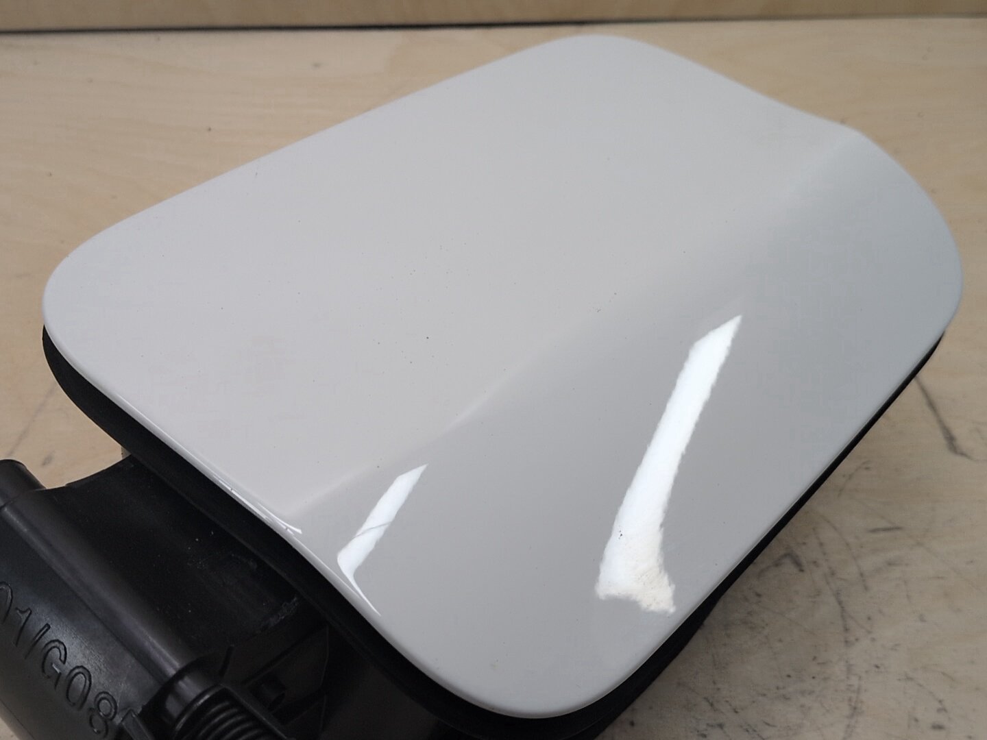 2018-2024 BMW X3 G01 Gas Cover Assembly 7405751