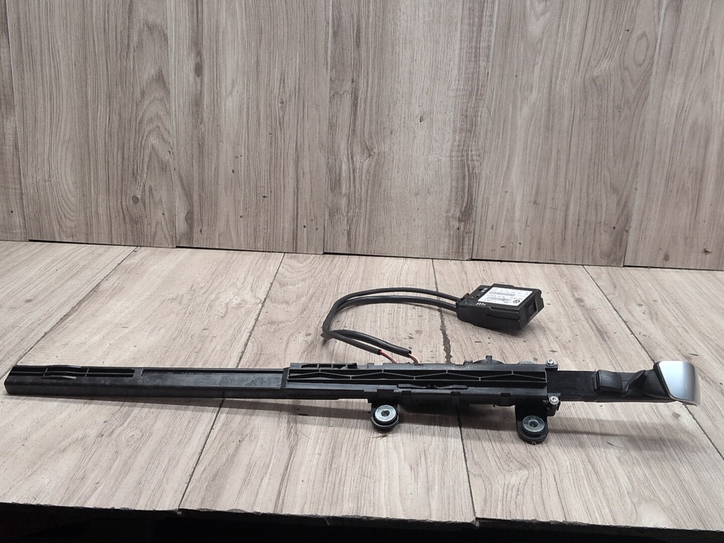 2014-2020 BMW 435i F32 Right Passenger Rear Seat Belt Retractor Extender Arm 9273584