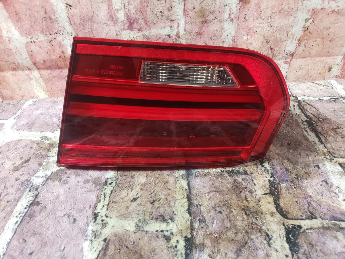 BMW 16-18 F30 RIGHT Tail Light Decklid Mount LCI