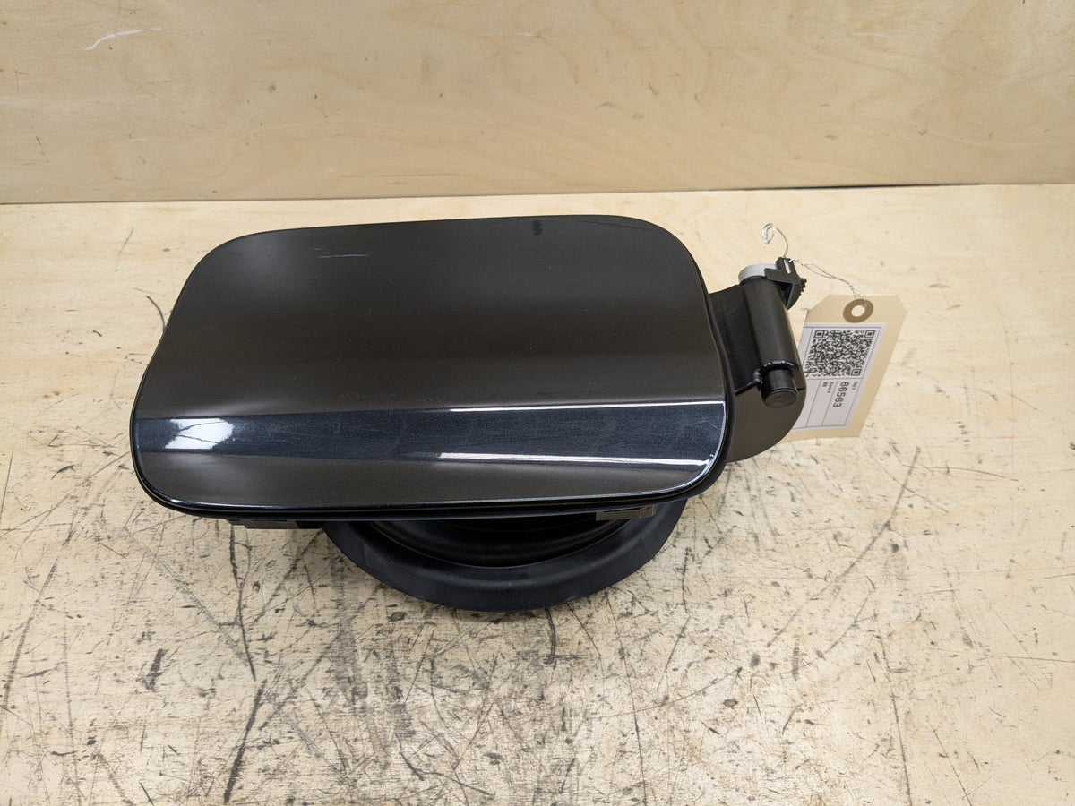 2016-2019 BMW 740i G12 Gas Cover Assembly 7358677 OEM