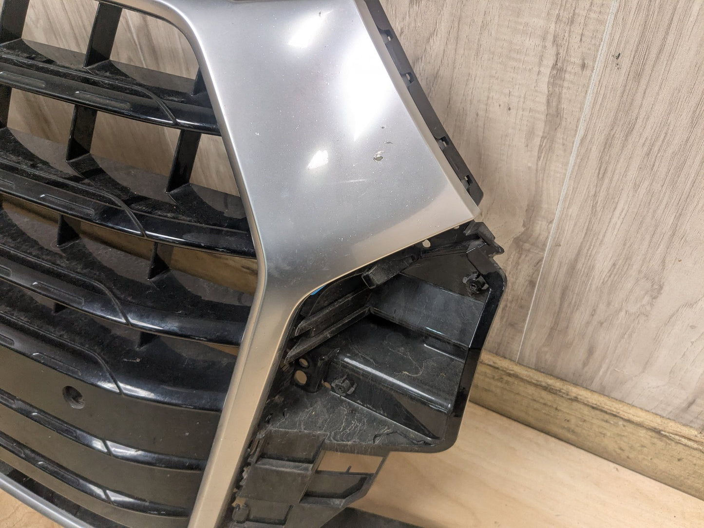 15-18 OEM Audi Q3 8U Front Middle Center Bumper Cover Grille 8U0853651AA