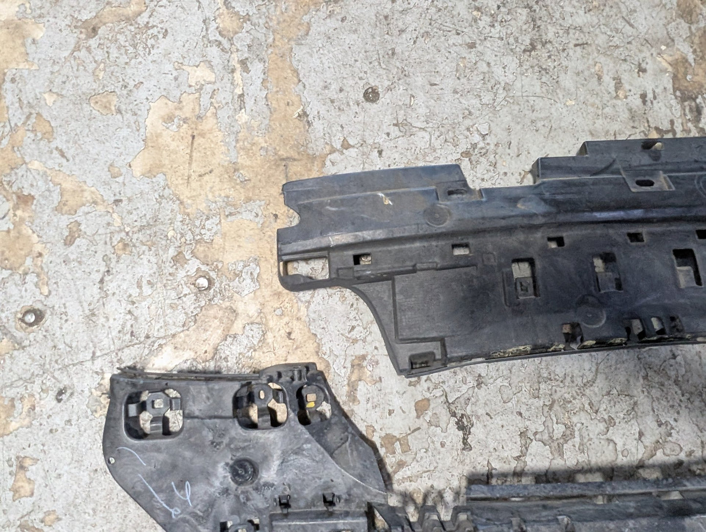 2017-2023 BMW 530i G30 Rear Left Right Center Bumper Support Brackets SET 7387296