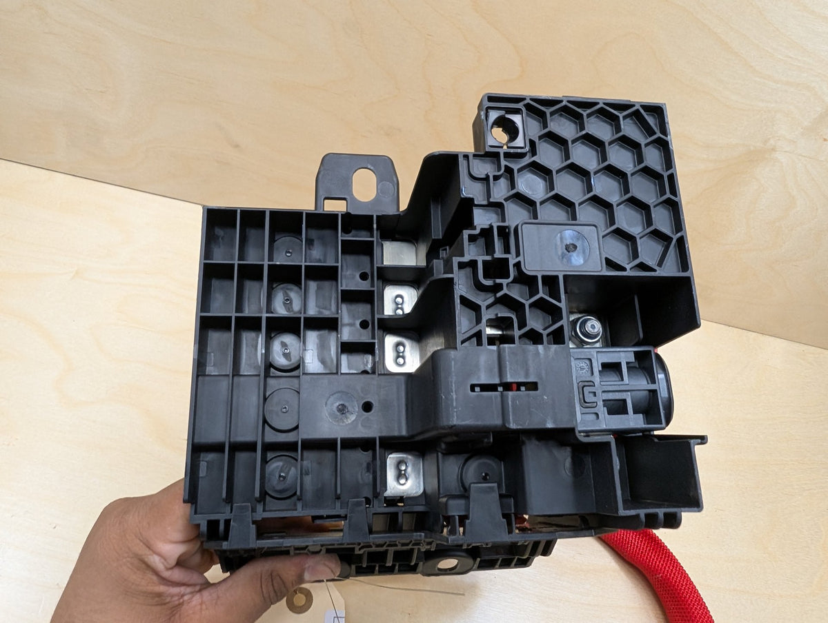 2018-2024 BMW X3 G01 Battery Power Distribution Box 6841701 OEM