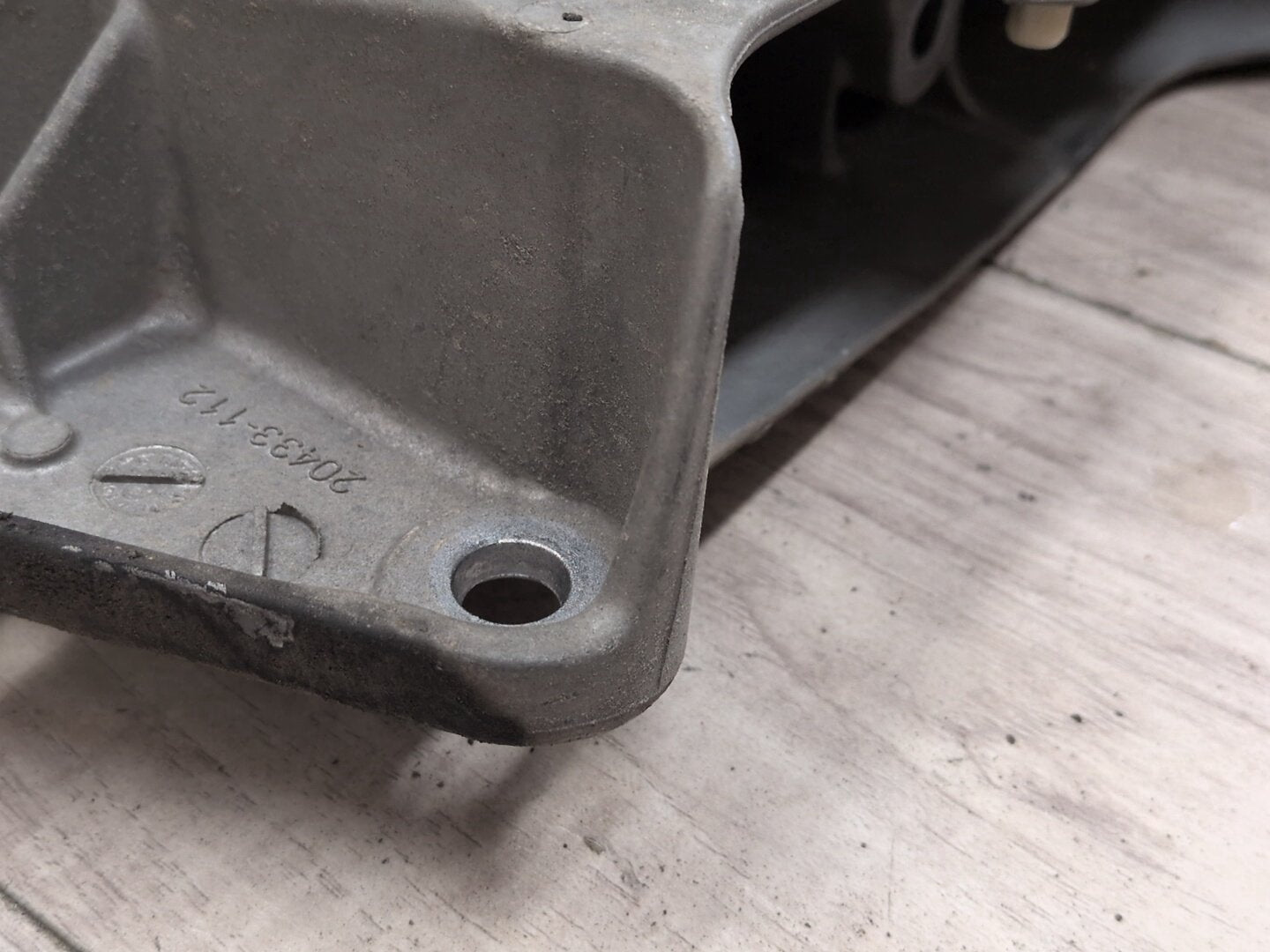 2018-2024 BMW X3 G01 Gearbox Transmission Mount Bracket 9485332