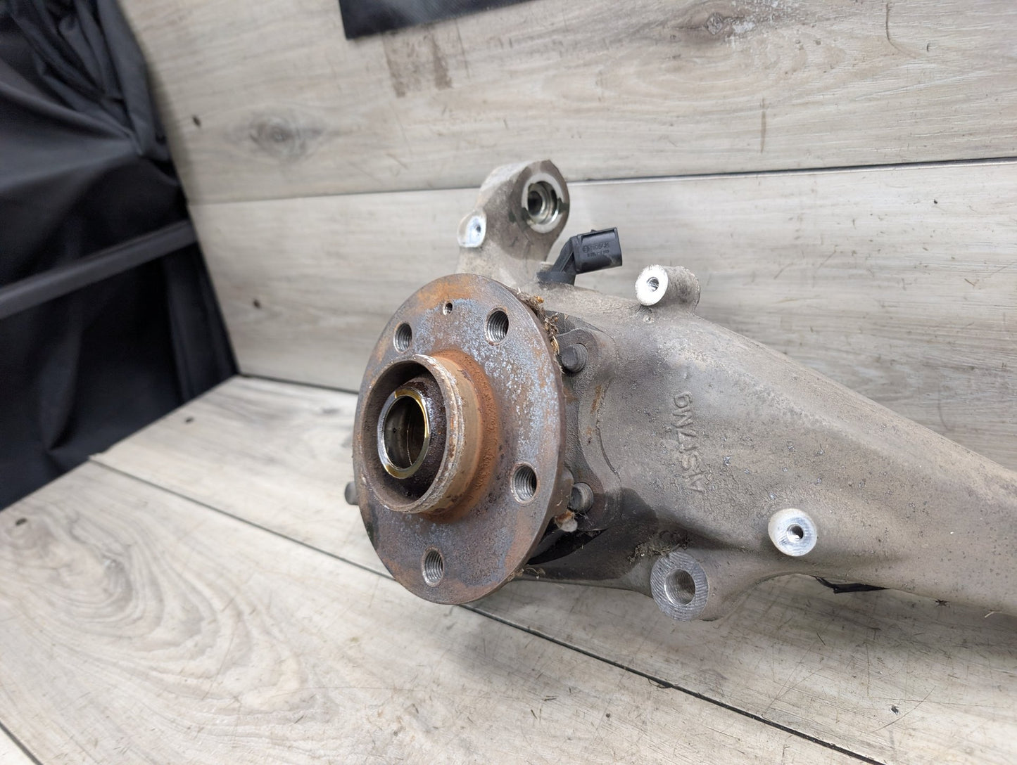 2008 - 2017 Audi S5 8T Front Left Driver Spindle Knuckle w/ Bearing 4G0407241D