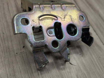 2015-2018 Audi Q3 8U Liftgate Trunk Lid Liftgate Lock Latch Actuator 8R0827505