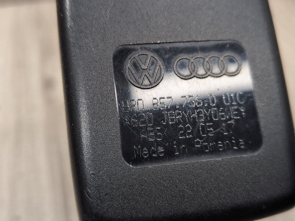 2015-2018 Audi Q3 8U Front Right Passenger Seatbelt Seat Belt Buckle 8R0857756D OEM