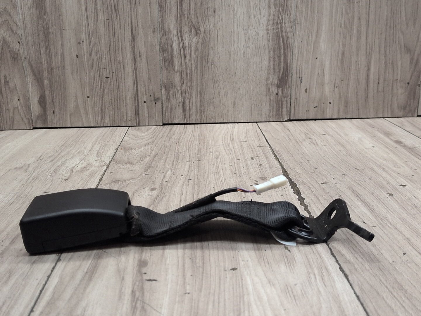 OEM BMW F90 M5 G30 530 540 M550 Rear Center Middle Seatbelt Seat Belt Buckle