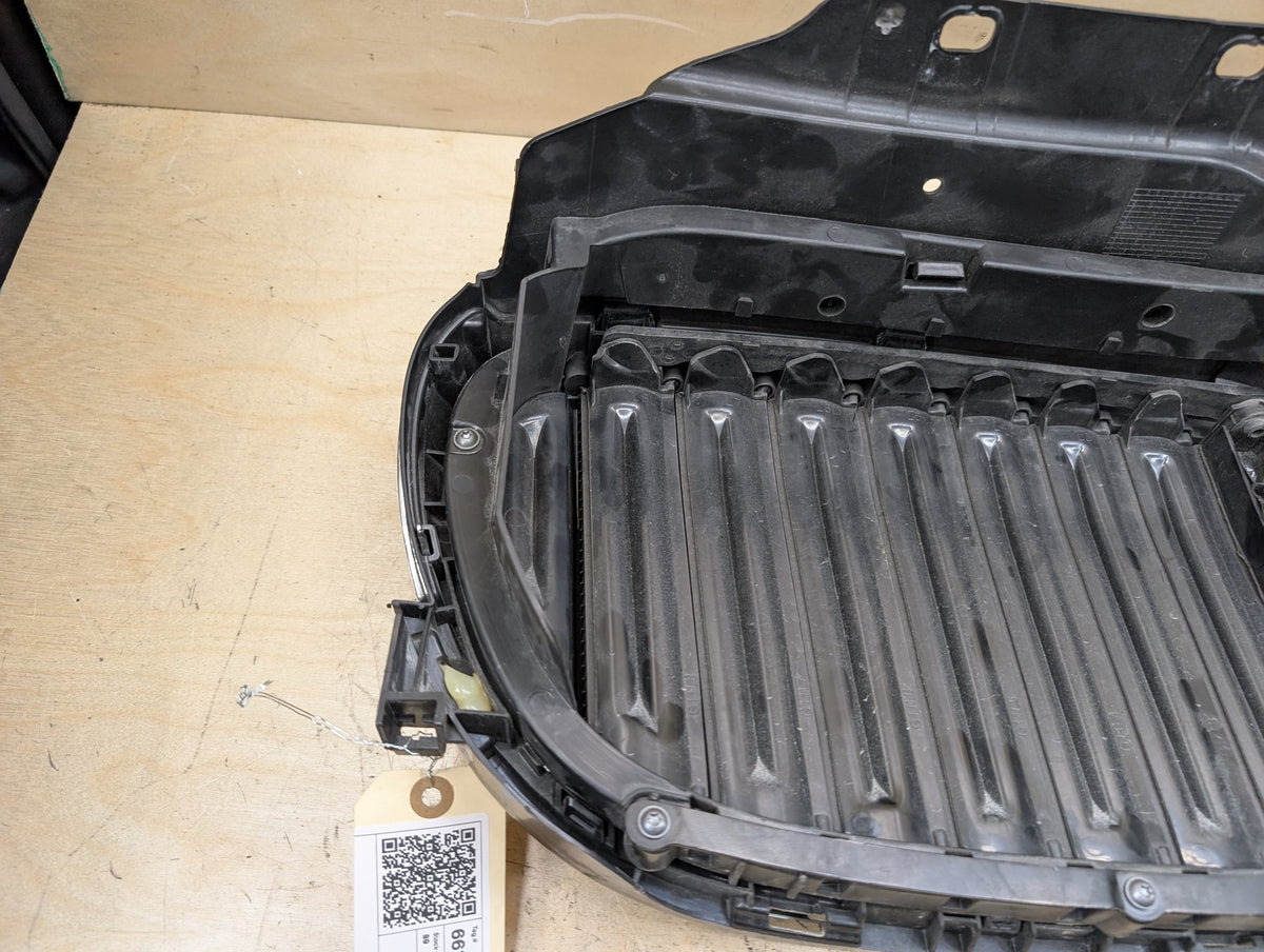 2016-2019 BMW 740i G12 Front Left Right Upper Bumper Cover Kidney Grilles SET 8091760 OEM