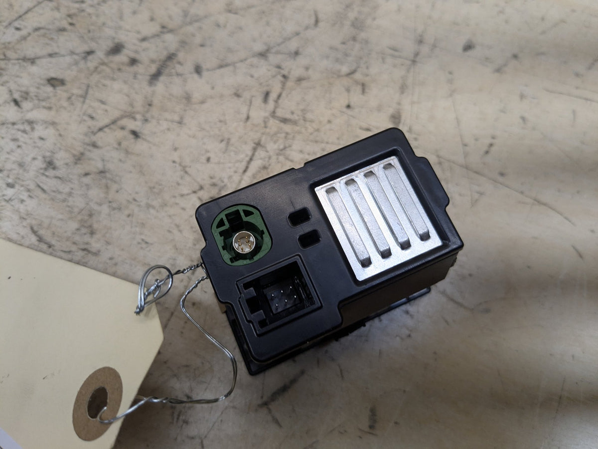 2012-2018 Audi A6 C7 AUX/ USB Charger Port Socket 4G0035736 OEM