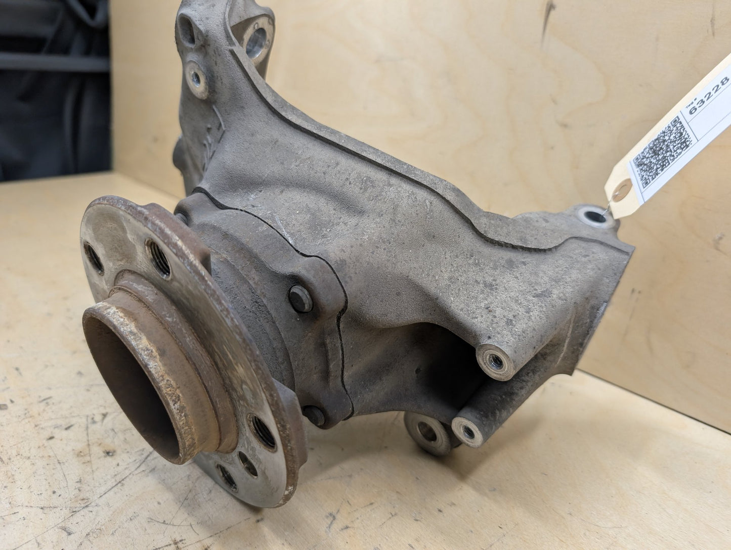 2012-2018 BMW 328i F30 Front Left Driver Spindle Knuckle w/ Bearing 6792287