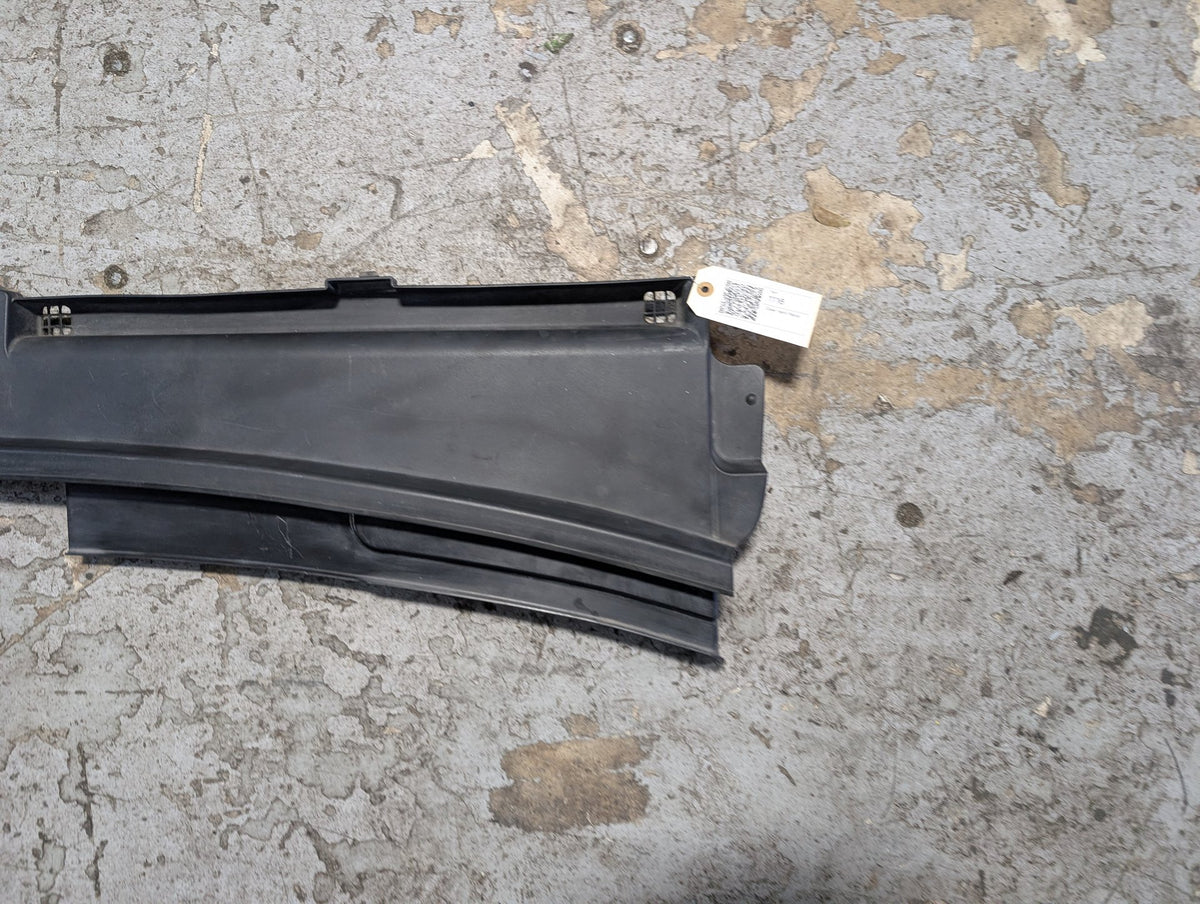 09-17 OEM AUDI Q5 SQ5 Front Windshield Wiper Cowl Grille Trim
