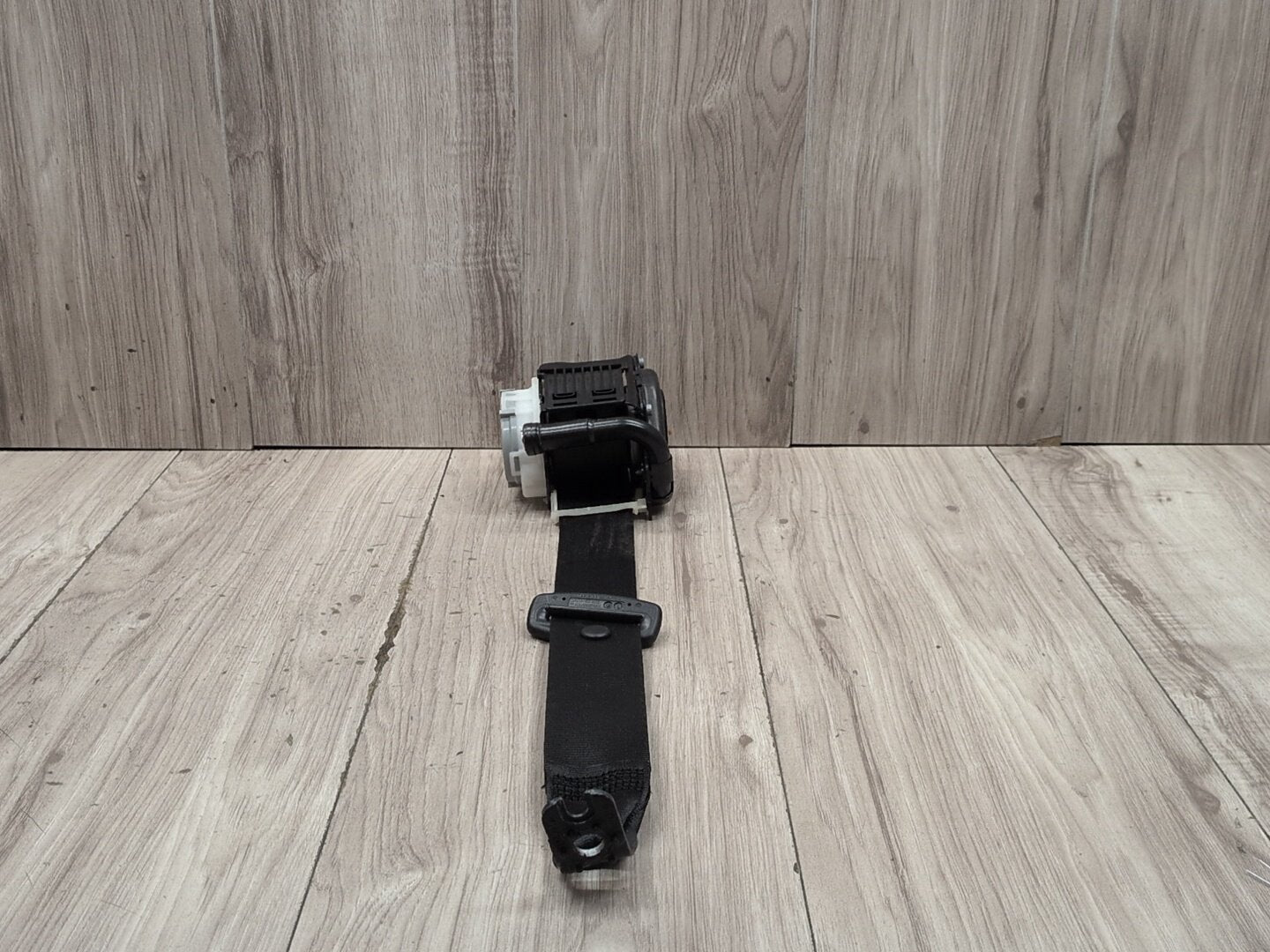 2015-2018 Audi Q3 8U Rear Left or Right Seatbelt Seat Belt Retractor 8U0857805A