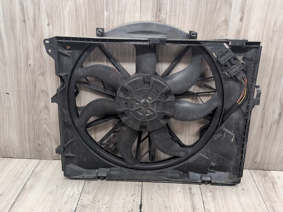 2008-2013 BMW 128i E82 Radiator Fan Shroud Housing w/ Motor 7561713