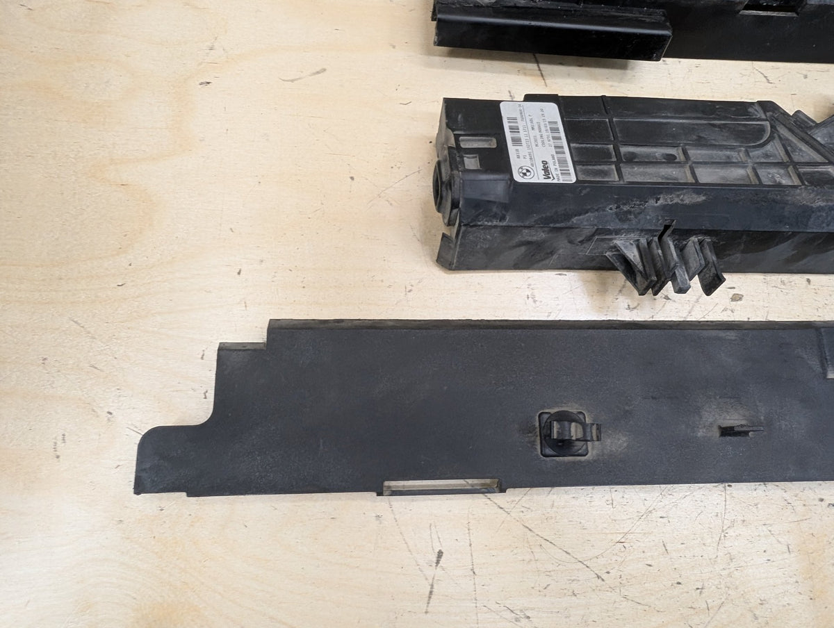 2012-2018 BMW 320i F30 Cooling Radiator Brackets SET 7600904 OEM