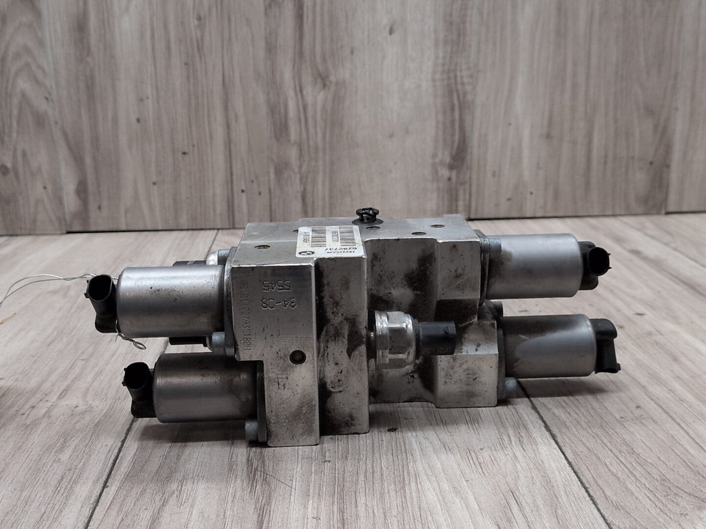BMW X5 (E70) DYNAMIC DRIVE SUSPENSION HYDRAULIC VALVE BLOCK 37206782737