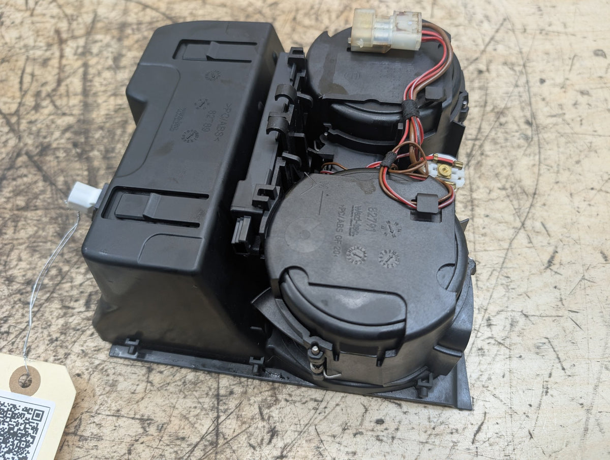 16-19 OEM BMW G11 G12 740 750 M760 Center Console Cup Holder USB Charging Port
