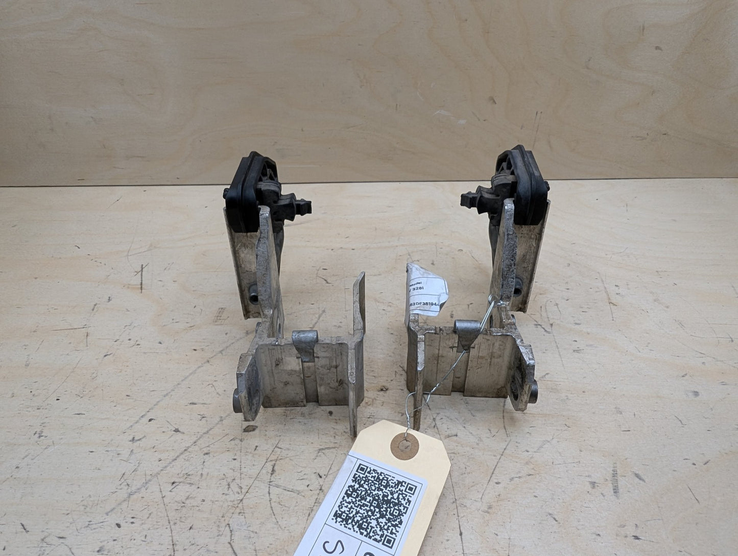 OEM BMW F22 F23 F30 F32 F33 F36 Left Right Radiator Carrier Support Bracket SET