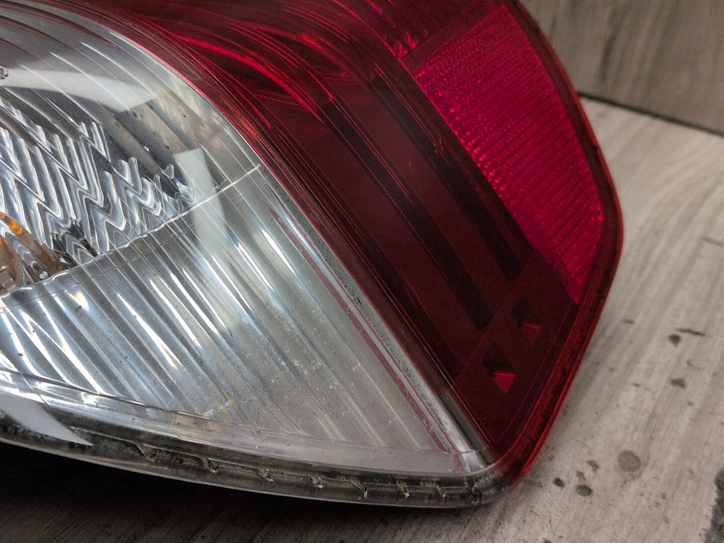 2004-2010 BMW X3 E83 Rear Left Driver Outer Tail Light 7162211