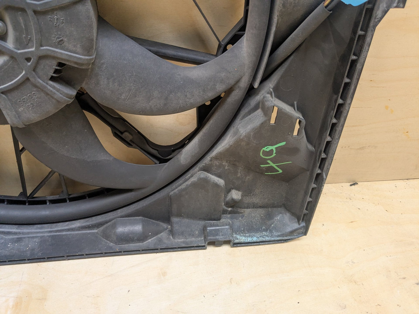 2007-2013 BMW 328i E93 Radiator Fan Shroud Housing w/ Motor 7561713