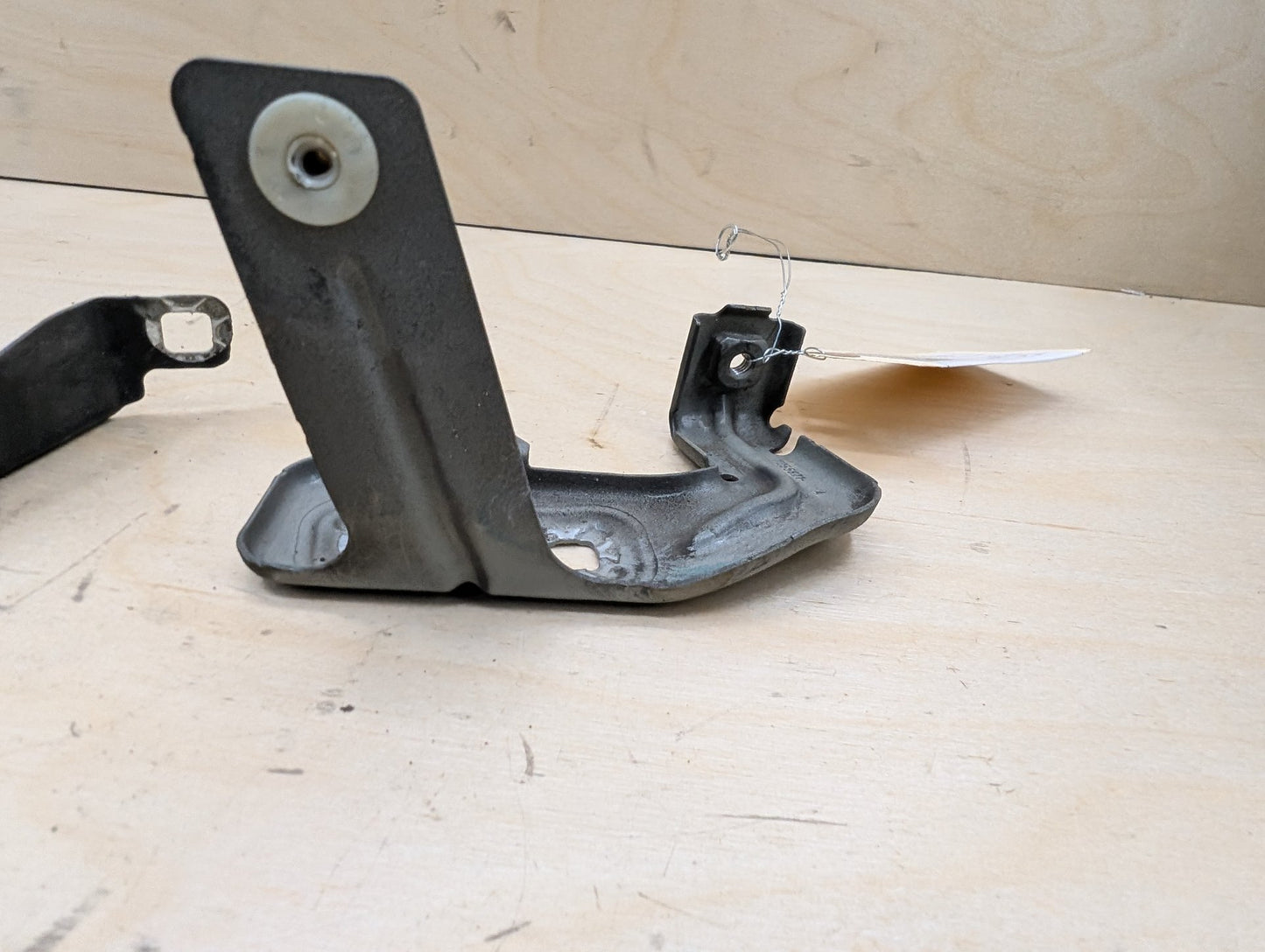 12-20 OEM BMW F30 F32 F33 F36 Front Left Driver Fender Wing Holder Bracket SET