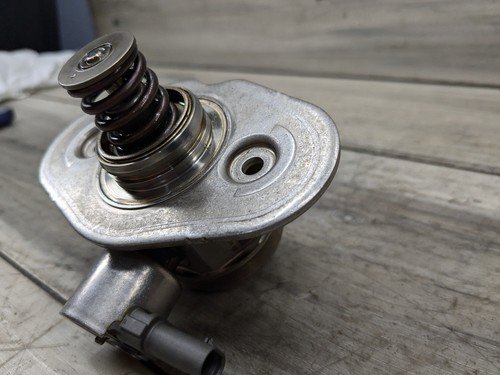 16-20 OEM BMW F39 F48 X1 X2 Engine B46 HPFP High Pressure Fuel Pump