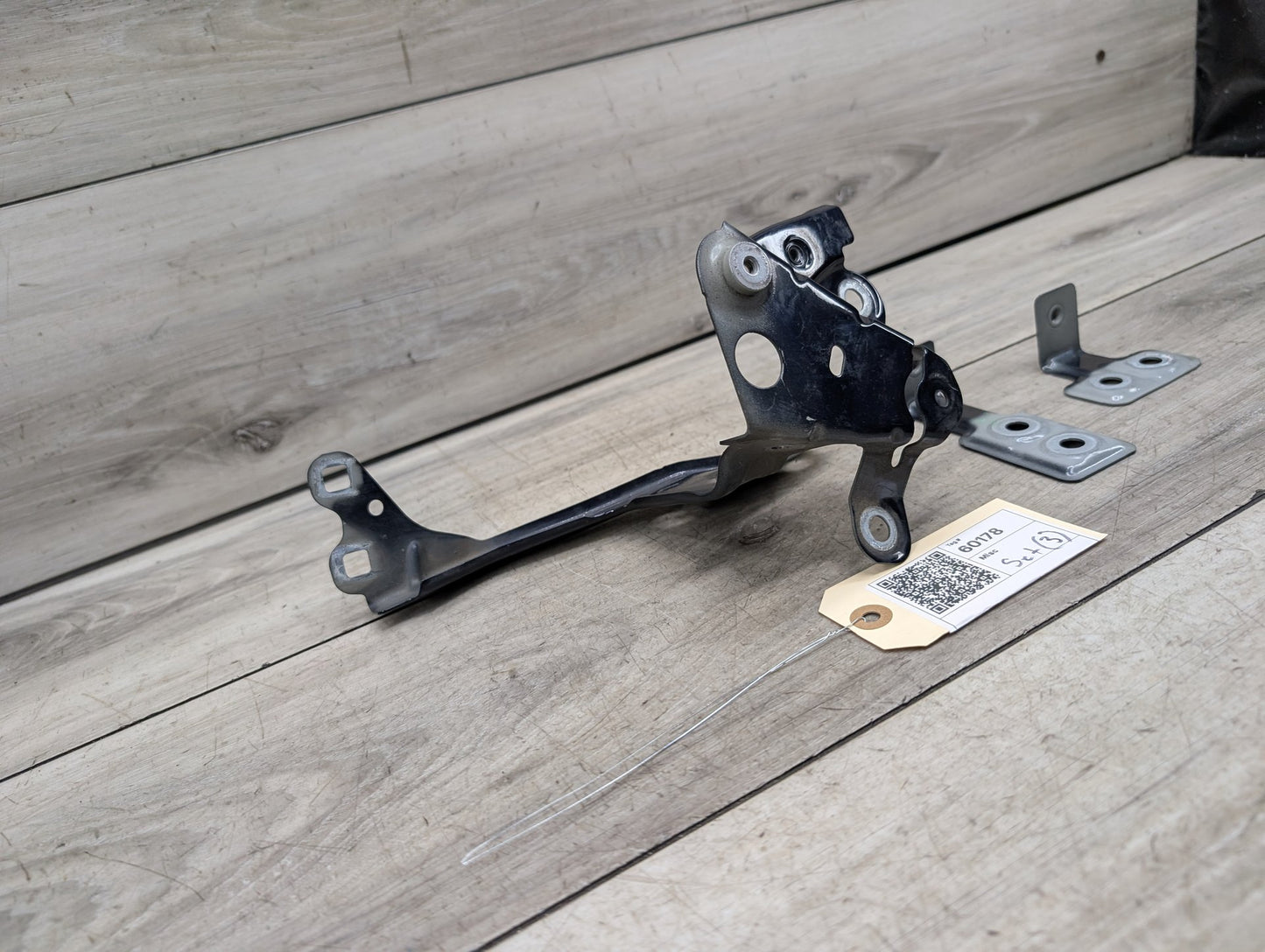 2017-2023 BMW 530i G30 Front Left Driver Fender Brackets SET 7349617