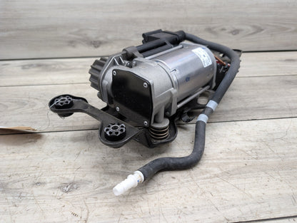 2014 - 2018 BMW X5 F15 Air Suspension Compressor Pump 6875177 N63B44O1