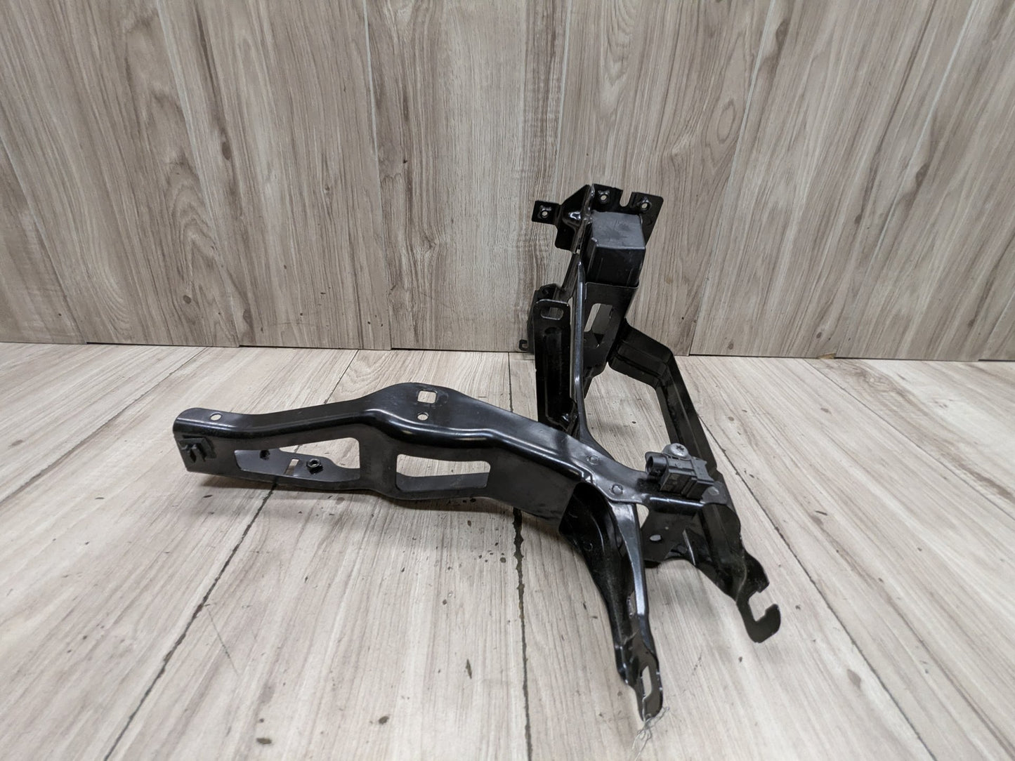 2019 BMW X3 G01 Right Passenger Headlight Bracket 7400114