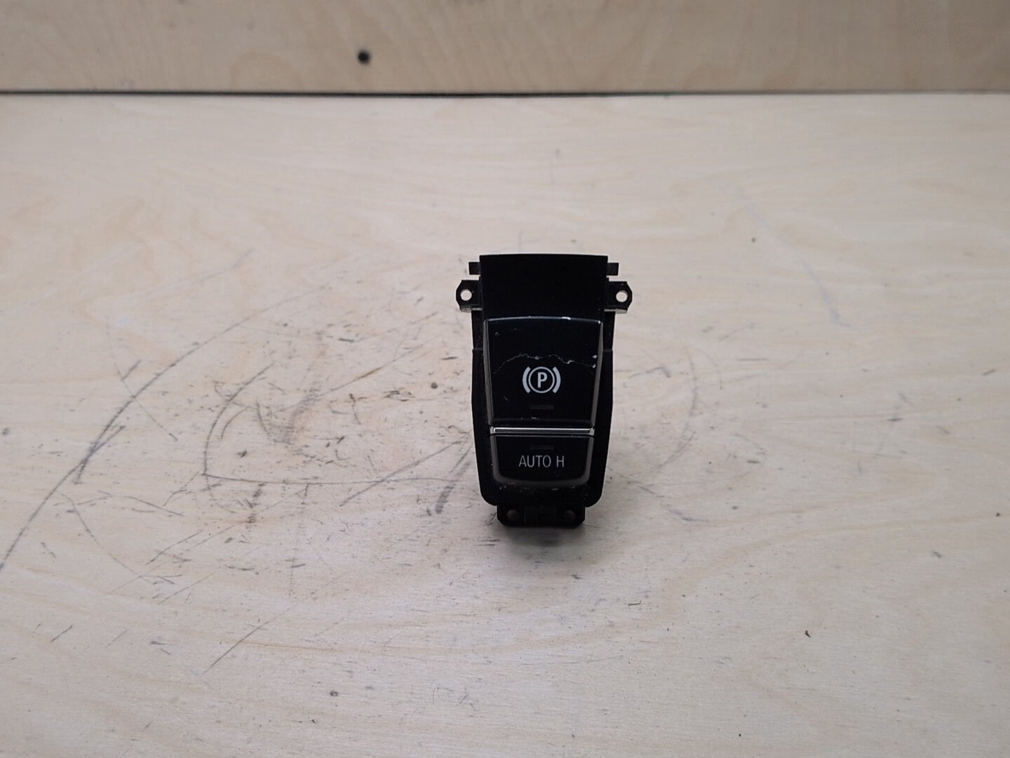 2015-2019 BMW X6 F16 Emergency Parking Brake Switch 6822520