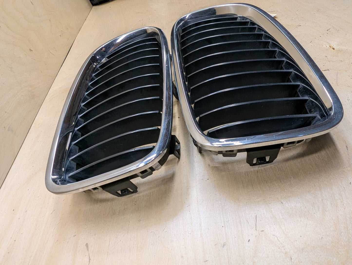 2012-2018 BMW 328i F30 SPORT Front Left Right Upper Bumper Cover Kidney Grilles SET 7260497