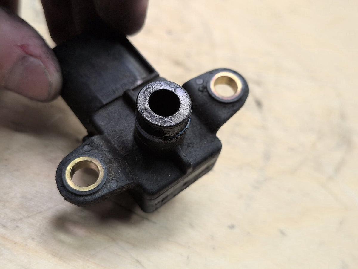 2007-2013 BMW 328i E93 Manifold Absolute Pressure (MAP) Sensor 7542623 OEM