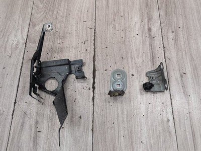 2012-2018 BMW M6 F06 Front Right Passenger Fender Brackets SET 7230584 OEM