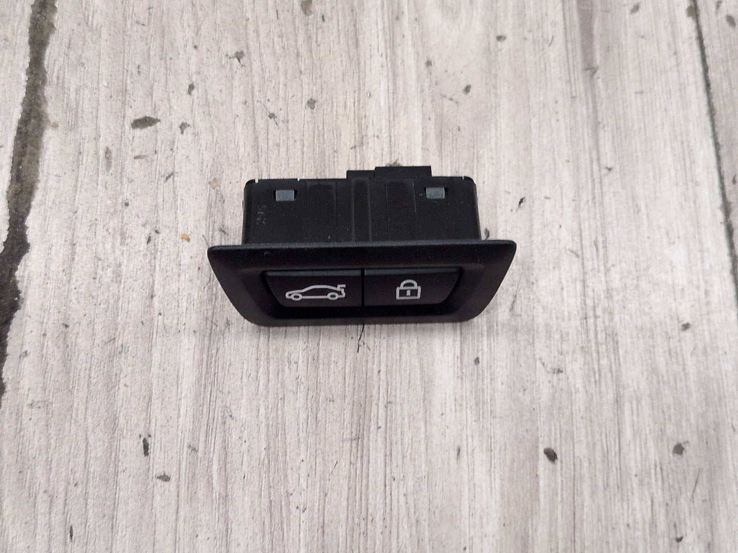 OEM BMW F02 F10 F15 F48 F90 G01 G20 G30 G80 X3 Rear Trunk Lid Center Lock Switch