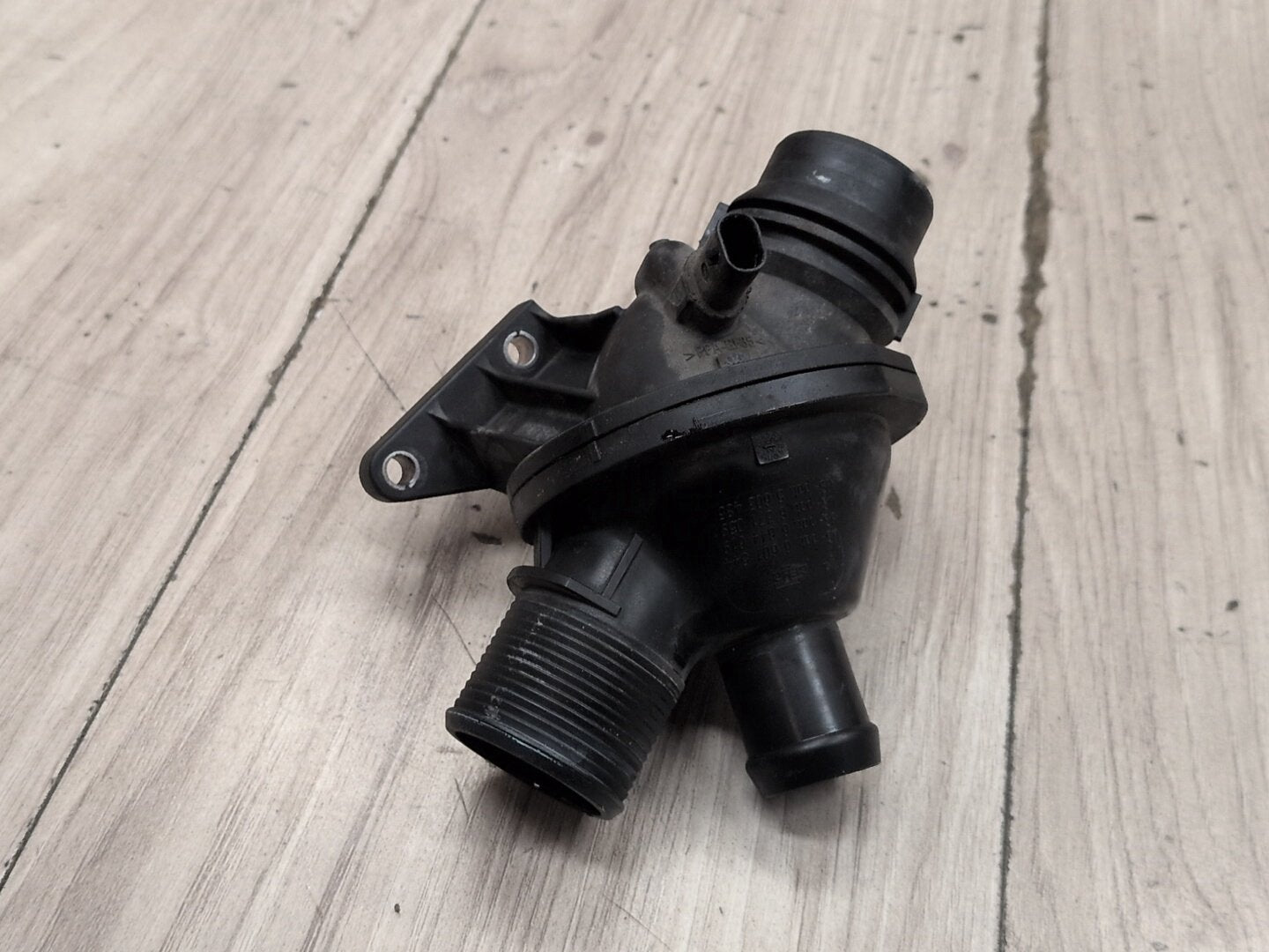 OEM BMW F10 F15 F22 F25 F30 F32 Engine N20 N26 Water Coolant Thermostat Housing