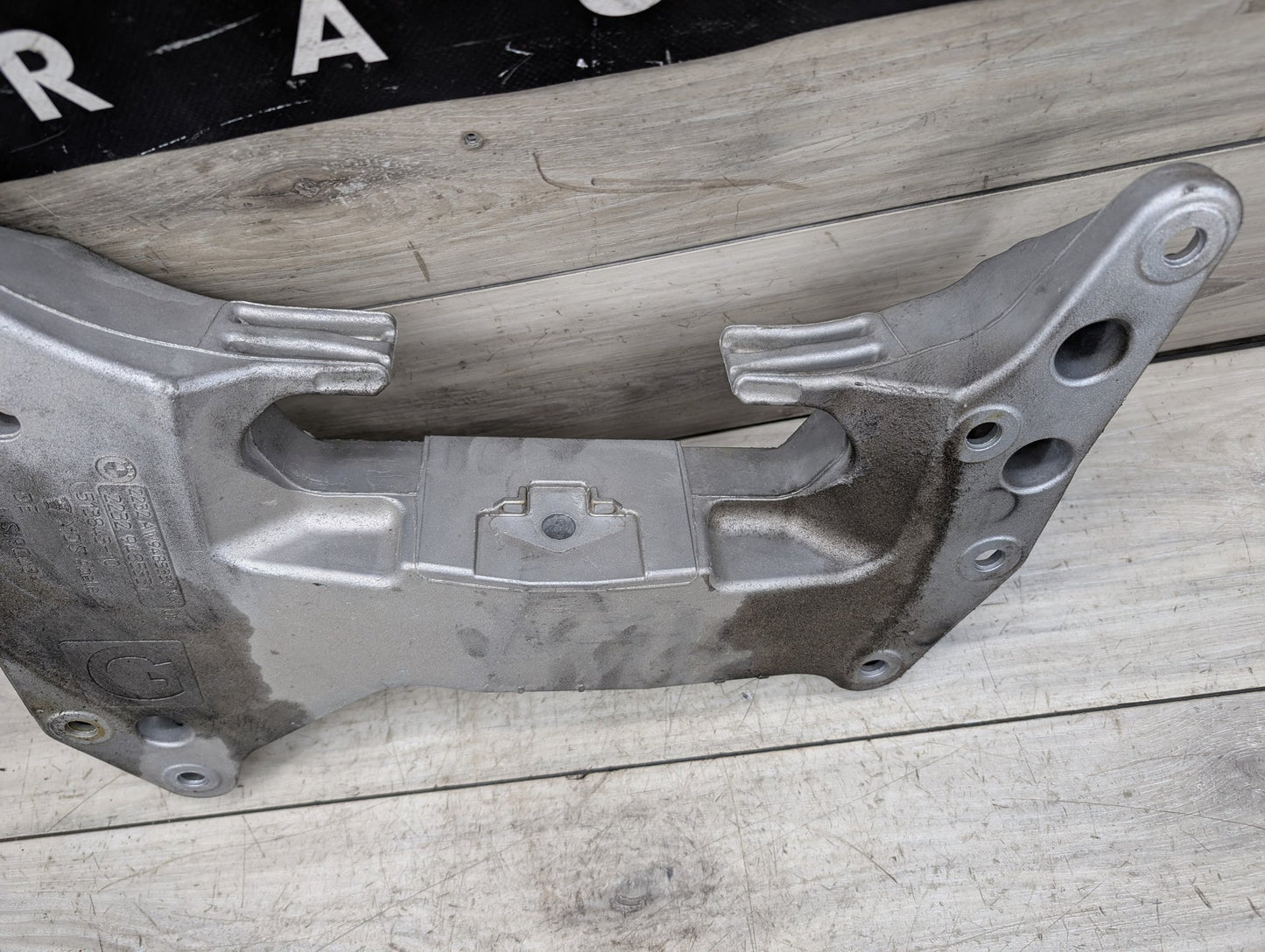 2019-2026 BMW X5 G05 Transmission Mount Bracket 9485331