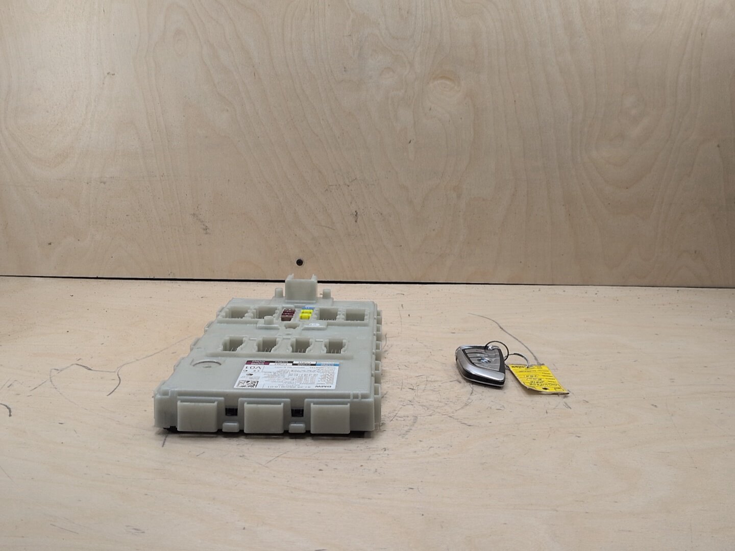 2016-2022 BMW 750i G12 Bdc Body Domain Fem Control Module w/ Key 6820916