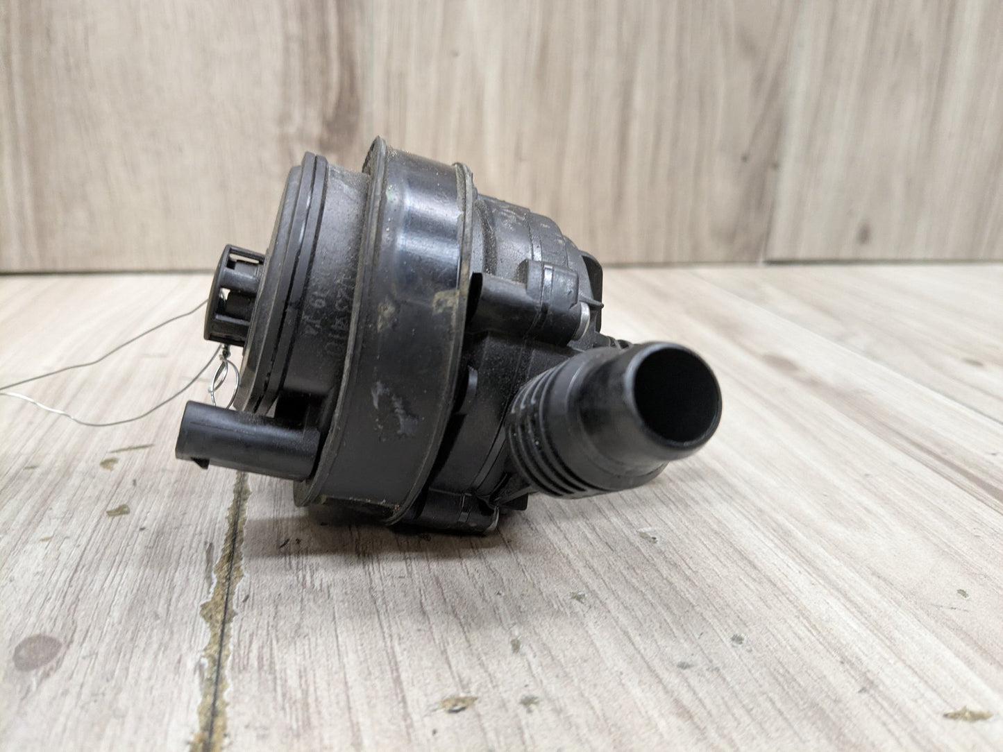 *OEM BMW G01 G05 G20 G22 G30 G42 G80 G82 G83 M3 M4 Engine Auxiliary Water Pump