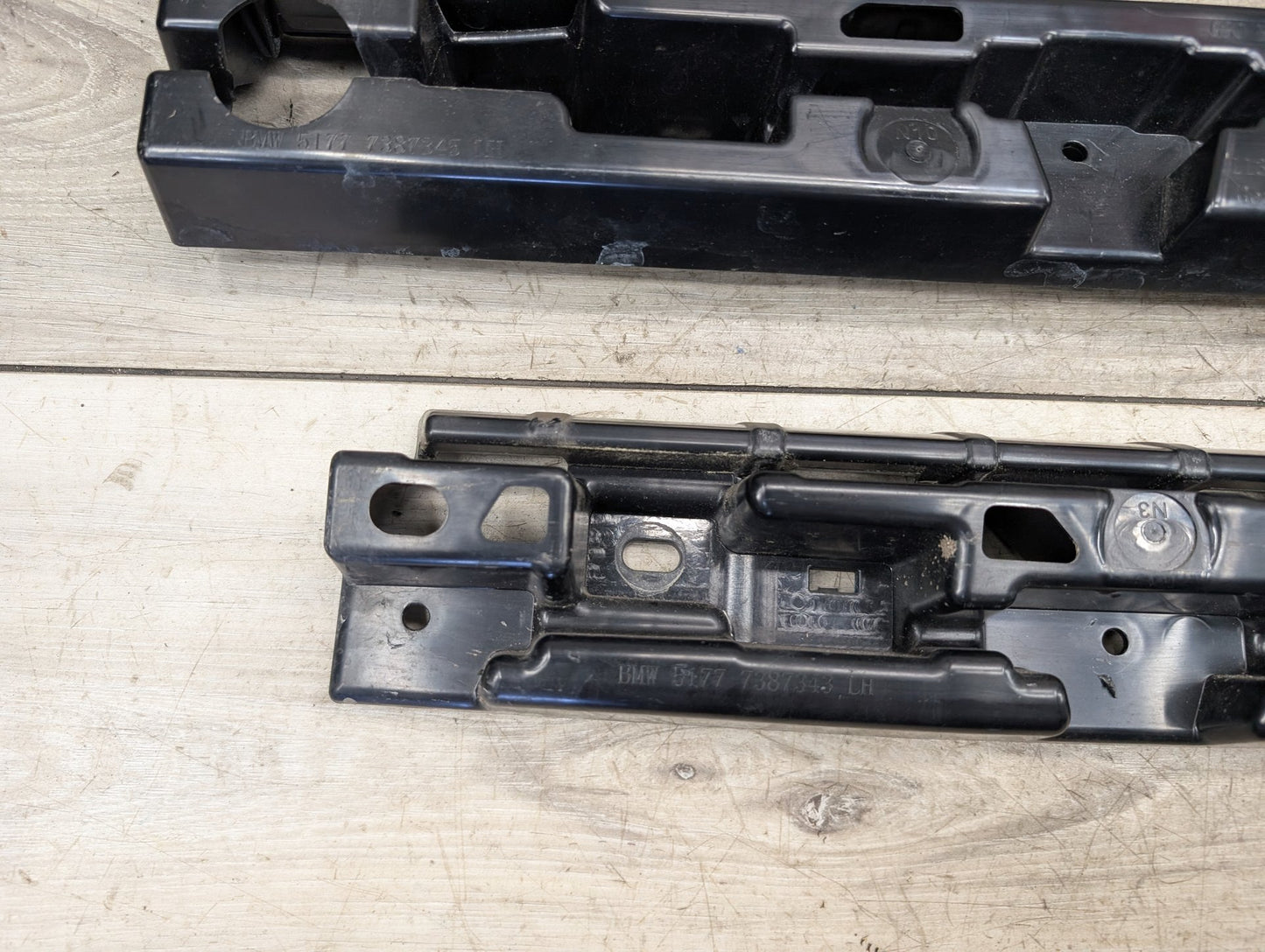 2016-2022 BMW 750Li G12 Left Driver Side Skirt Rocker Panel Brackets SET 7387347