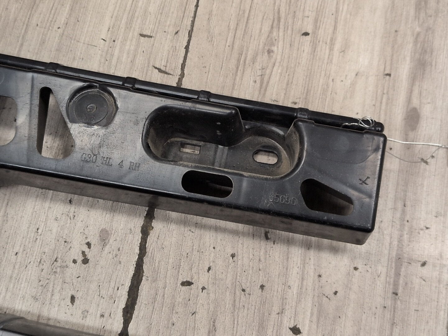 2017-2023 BMW M550i xDrive G30 Right Passenger Side Skirt Rocker Panel Brackets SET 7387346