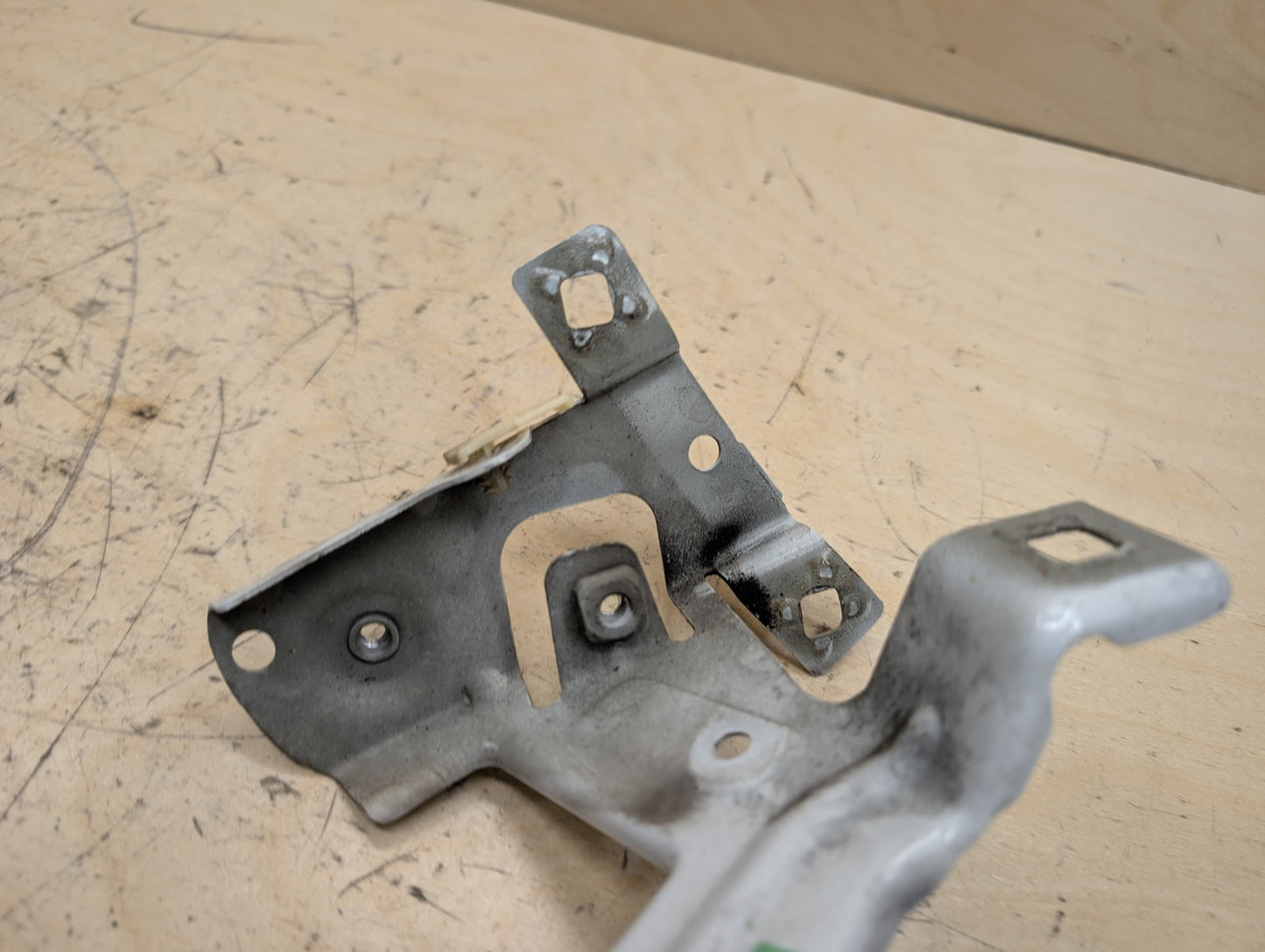2016-2022 BMW 750i G12 Front Left Driver Fender Brackets SET 7347425
