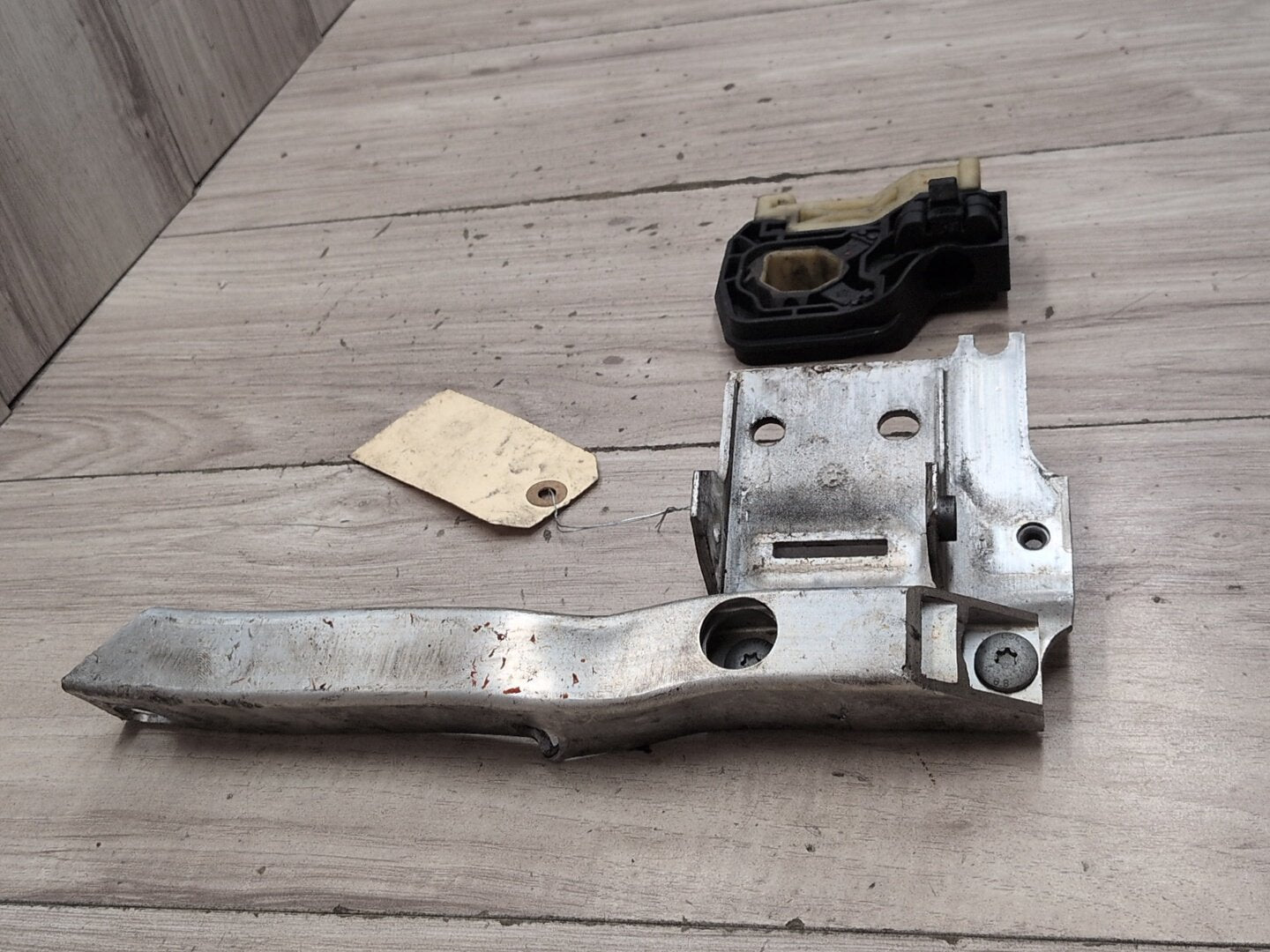 2012-2018 BMW M6 F06 Radiator Lower Mounting Brackets SET 7575248