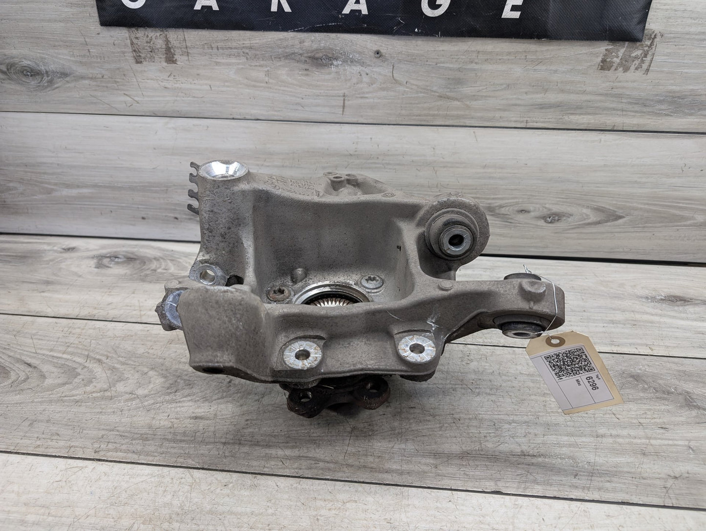 2017-2023 BMW M550i xDrive G30 Rear Right Passenger Spindle Knuckle w/ Bearing 6866338