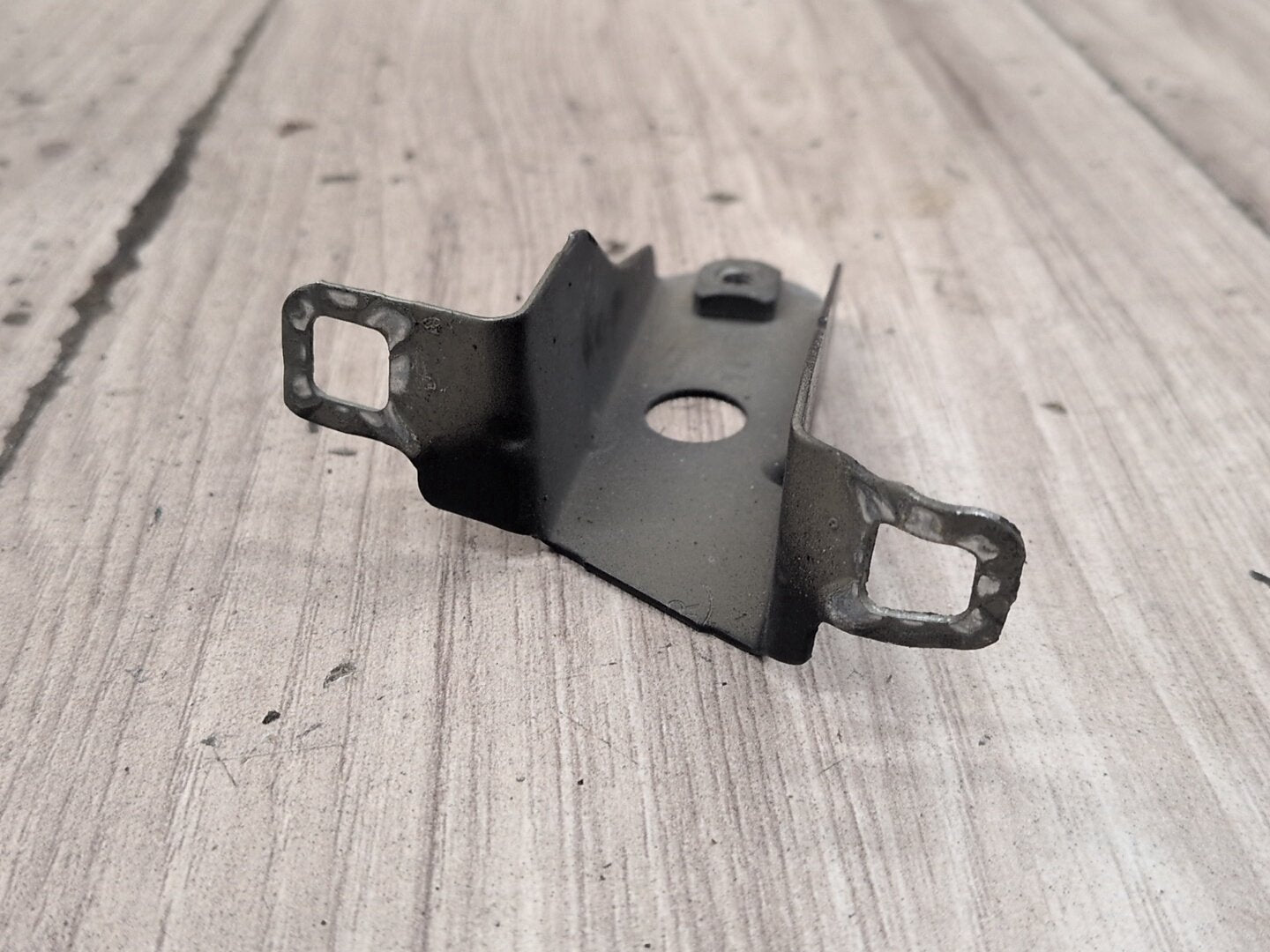 15-20 OEM BMW F80 F82 F83 M3 M4 Left Driver Fender Bracket Mount Carrier SET
