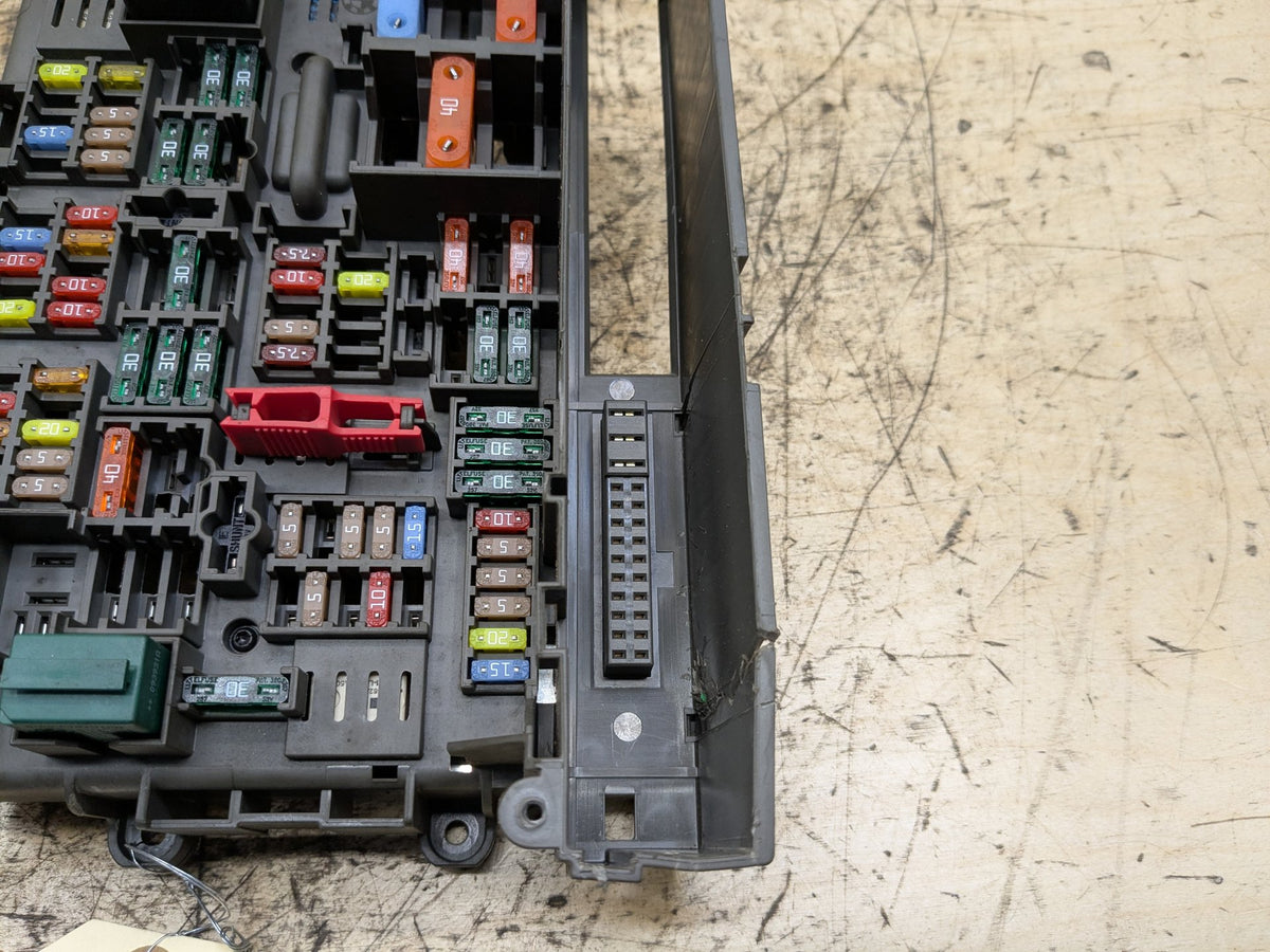 2008-2013 BMW 135i E88 Front Power Distribution Fuse Box 9119444 OEM