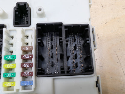 2012-2018 BMW 328i F30 Bdc Body Domain Fem Control Module w/ Key 9292946