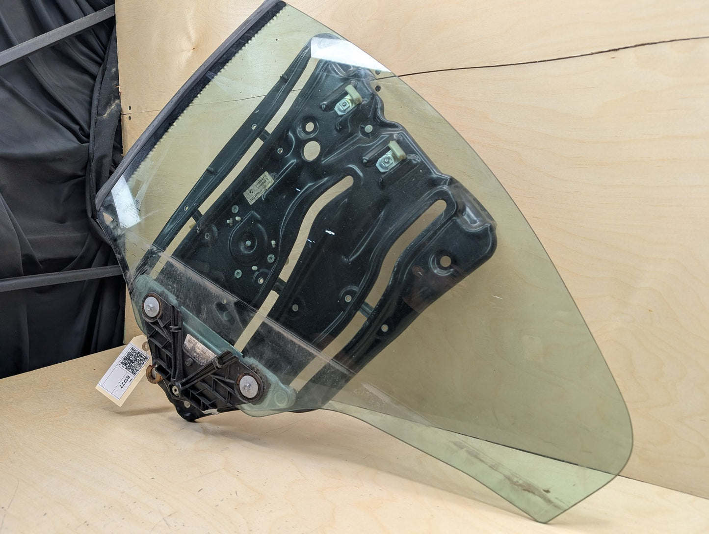 2007-2013 BMW 335i E93 Rear Left Driver Door Window Glass w/ Motor Regulator 7198173