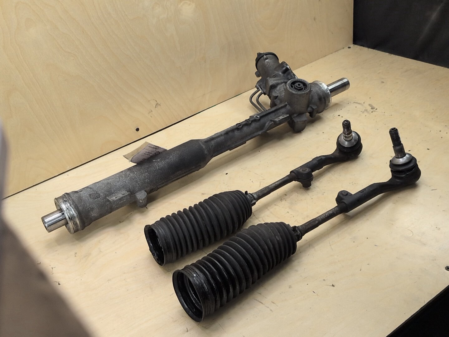 OEM BMW E82 E88 E90 E92 E93 328 335 RWD Power Steering Gear Rack and Pinion L5